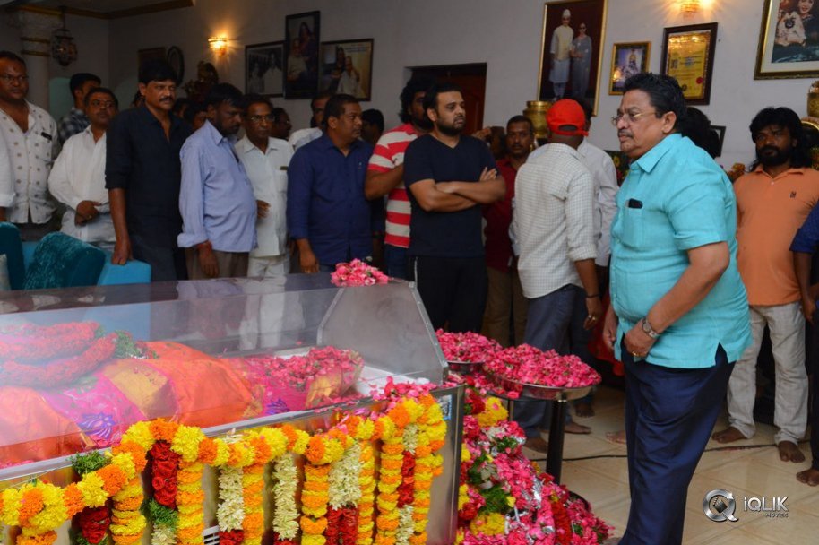 Celebrities-Pay-Homage-to-Vijaya-Nirmala-Garu